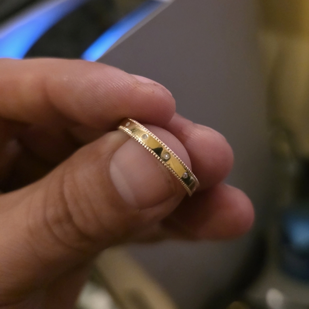 14K GOLD Ring With Diamonds & Ridged Edge. - Picture 4 of 12